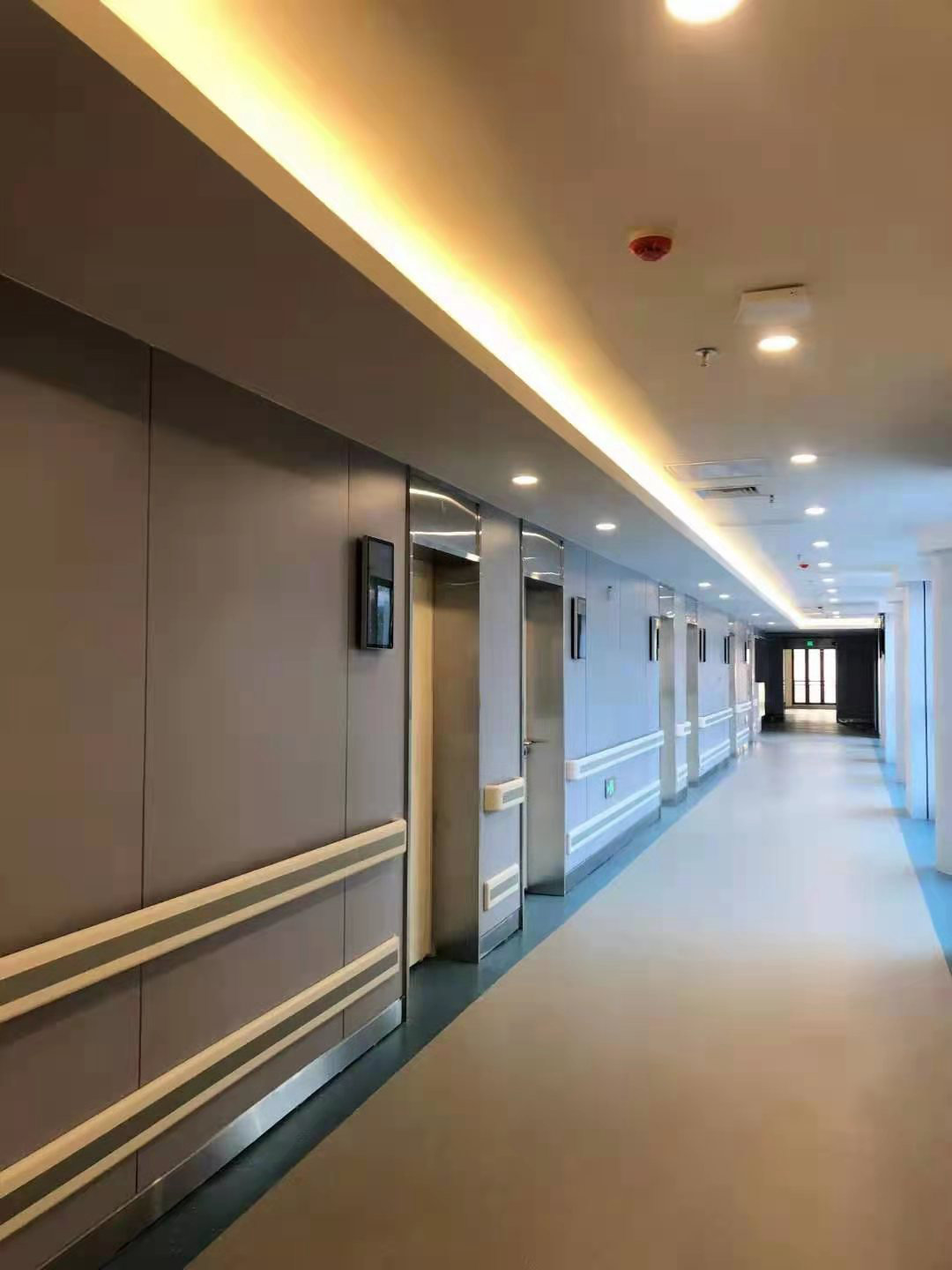 醫(yī)院走廊